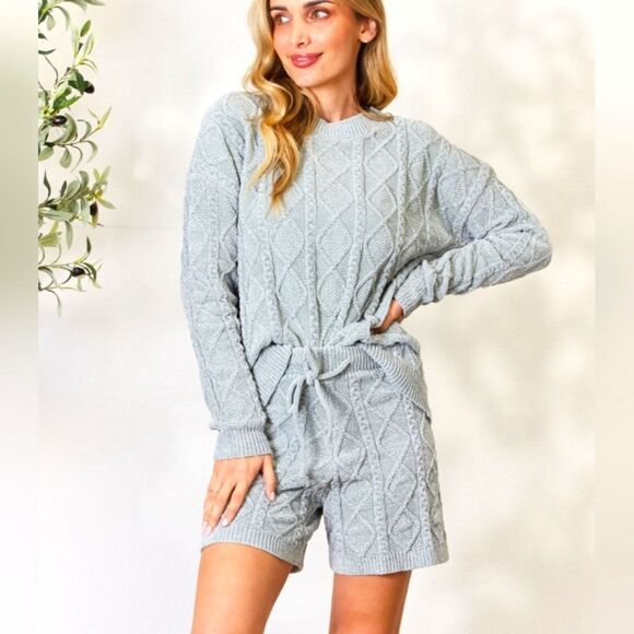 💲1️⃣0️⃣ Bundled ✔️BiBi Cable Knit Drawstring Sweater Shorts sz M - Picture 3 of 8